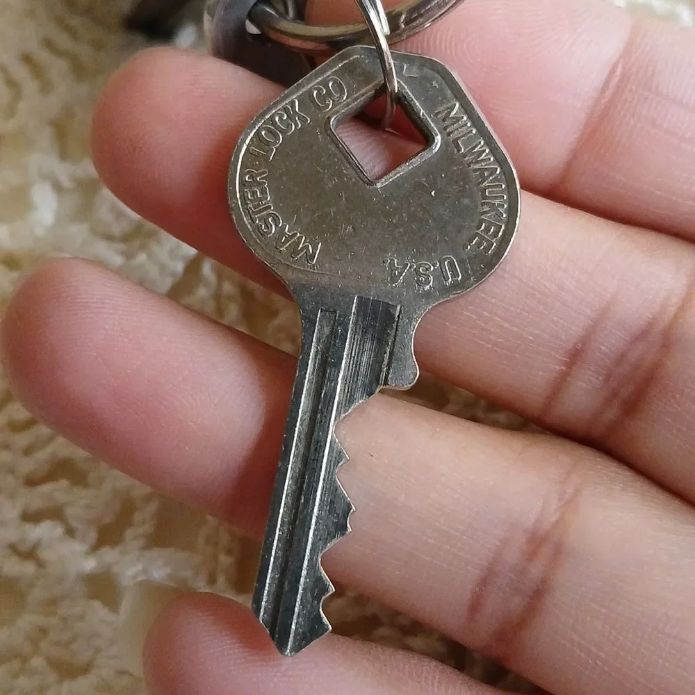 Vintage Brass Heart Shaped 2.5 inch Key‎ Chain with 13 Keys